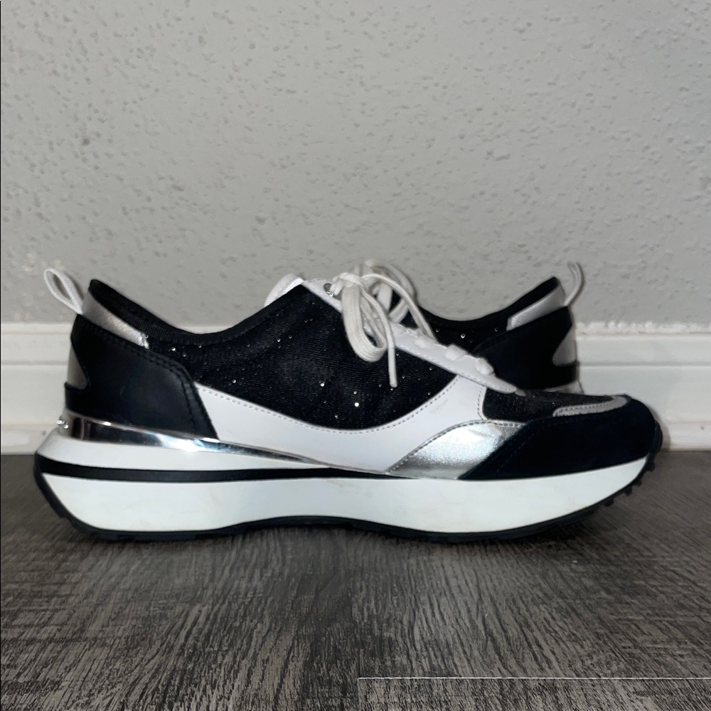 Michael Kors Black and Silver Detail - Picture 7 of 12